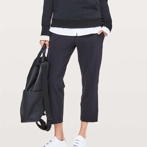 Lululemon cropped On The Fly trouser pants - size 6